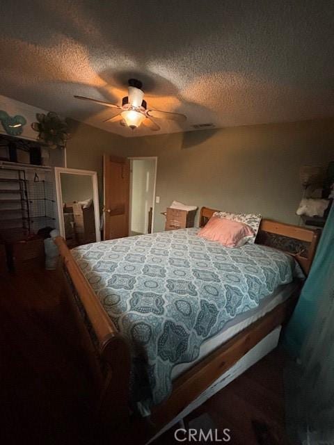 bedroom featuring a textured ceiling and ceiling fan