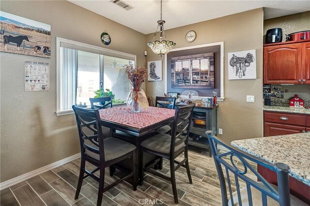 dining room with a notable chandelier