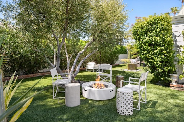 view of yard featuring a fire pit