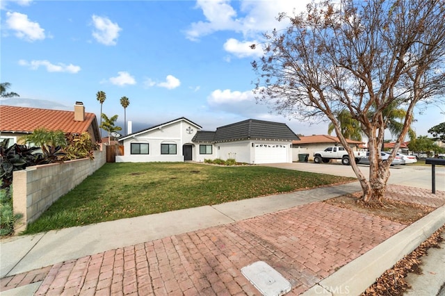 view of front of property with a front yard