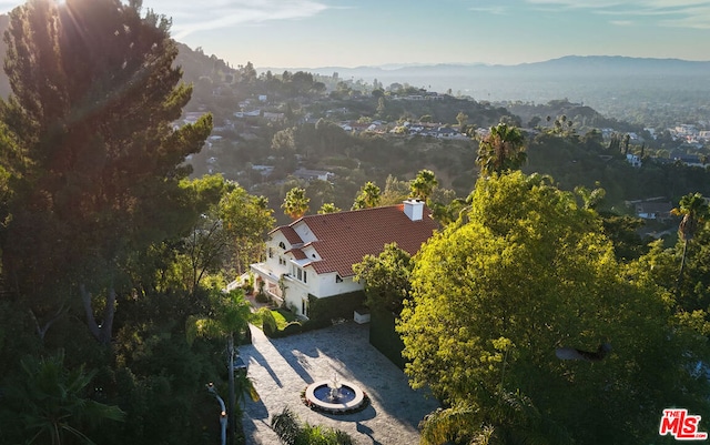 bird's eye view featuring a mountain view