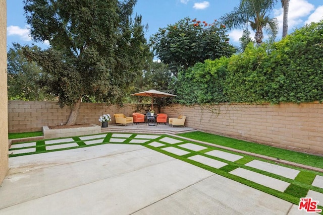 view of patio / terrace featuring an outdoor hangout area