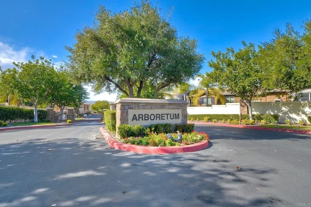 view of community / neighborhood sign