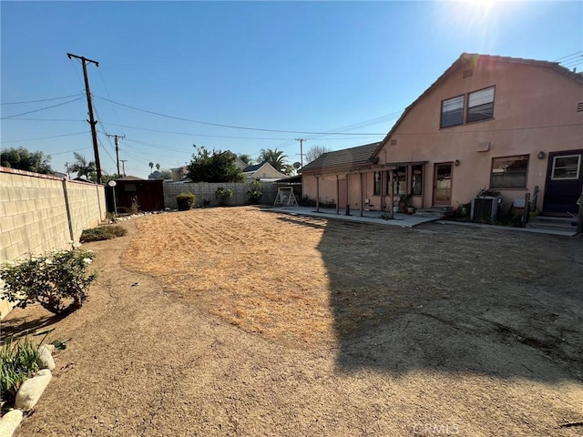 view of yard with a storage shed