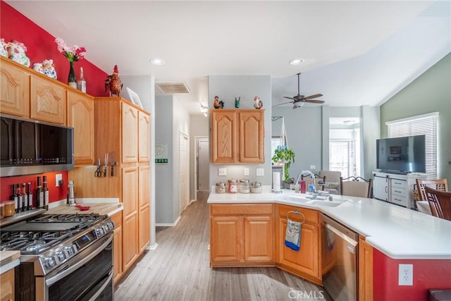 kitchen featuring sink, ceiling fan, kitchen peninsula, stainless steel appliances, and light wood-type flooring