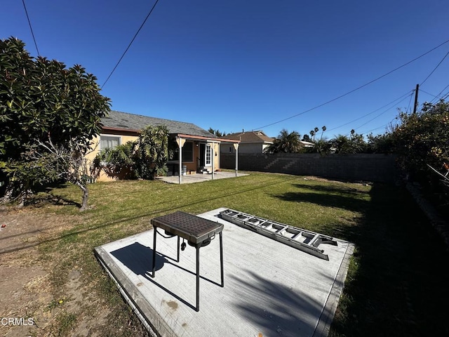 view of yard with a patio