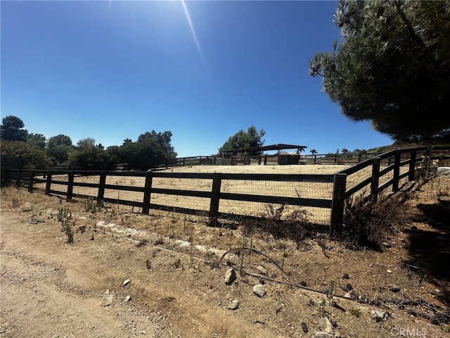 view of yard featuring a rural view