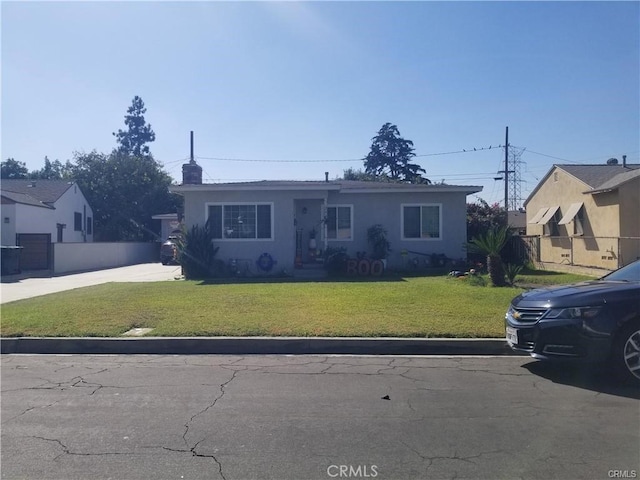 view of front of house featuring a front yard