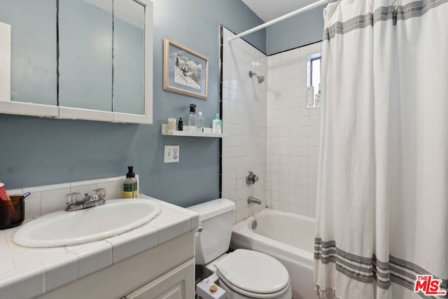 full bathroom featuring toilet, shower / tub combo, and vanity