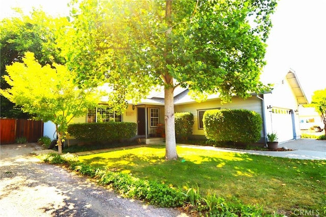 view of front of house featuring a front yard