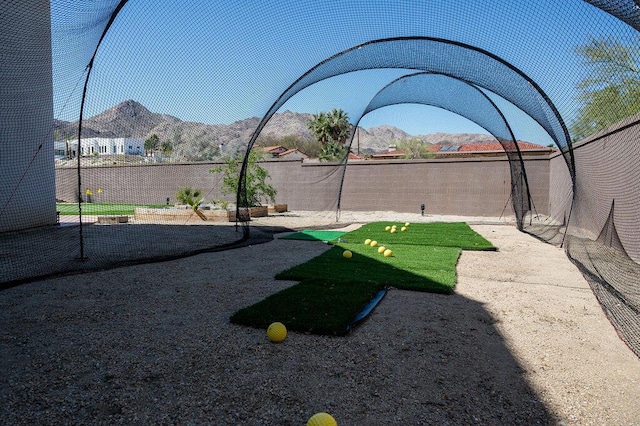 view of yard featuring a mountain view