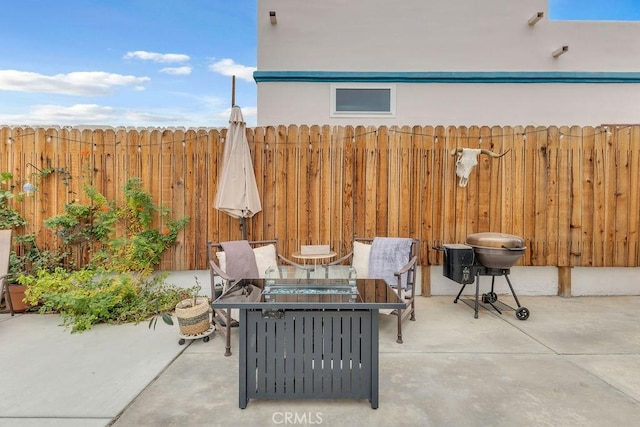 view of patio featuring an outdoor fire pit