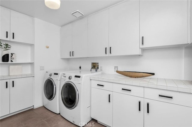 laundry room with cabinets and independent washer and dryer