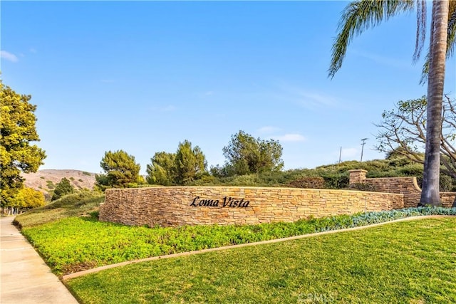 community sign featuring a mountain view