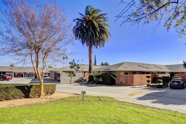 ranch-style home with a front yard