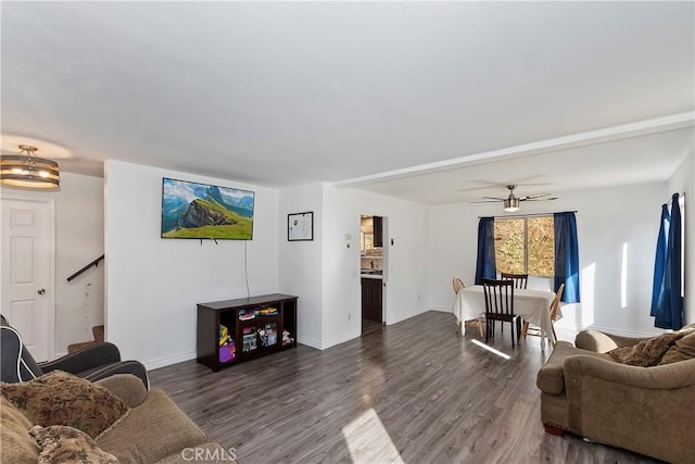 living room with dark wood-type flooring and ceiling fan