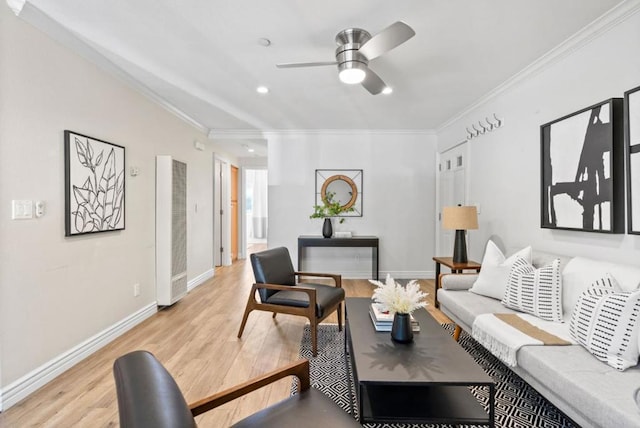 living room featuring ceiling fan, crown molding, and light hardwood / wood-style flooring