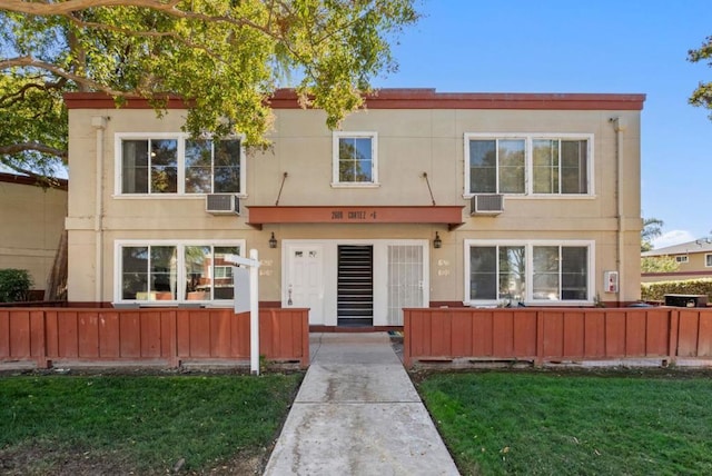 view of front of house featuring a front yard