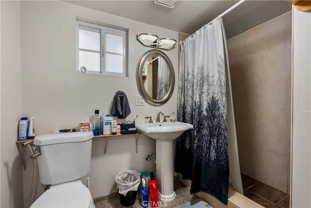 bathroom featuring toilet and a shower with curtain