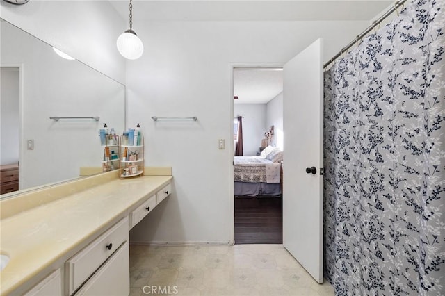 bathroom with a shower with shower curtain and vanity