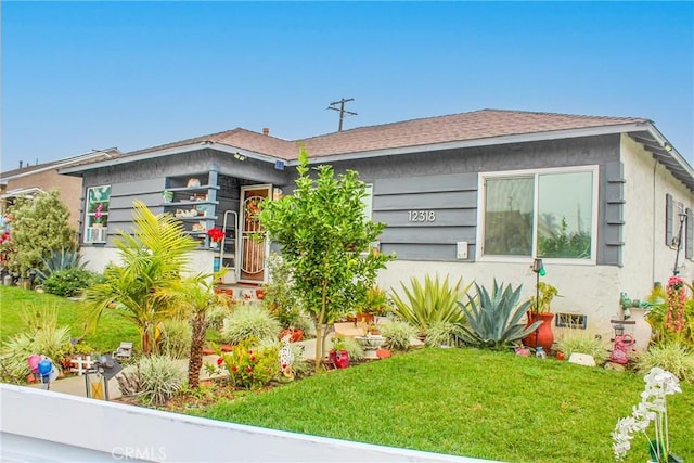 view of front of home with a front yard