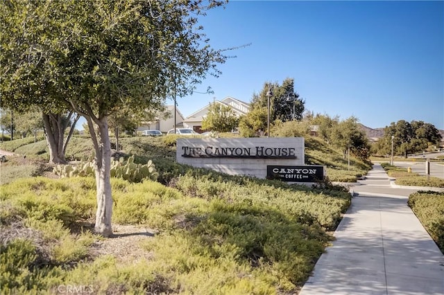 view of community / neighborhood sign