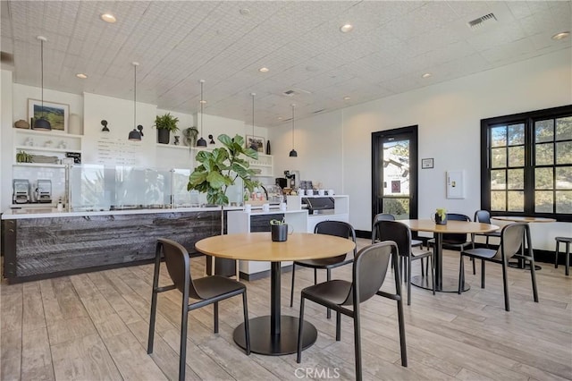 dining room with light wood-type flooring, visible vents, and recessed lighting