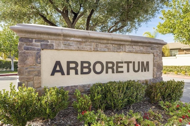 view of community / neighborhood sign