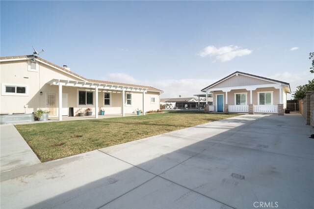 view of front of property with a pergola, a porch, and a front yard