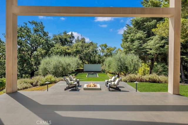 view of patio with an outdoor fire pit