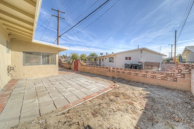 view of yard featuring a patio