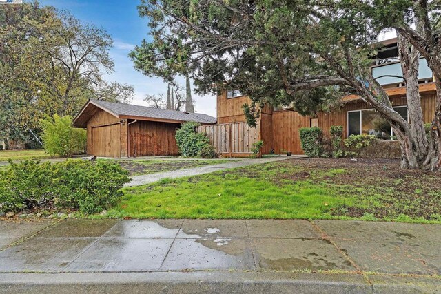 exterior space featuring an outbuilding