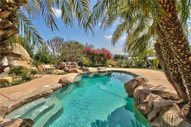 view of swimming pool