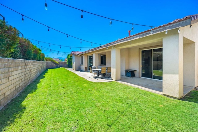 view of yard featuring a patio