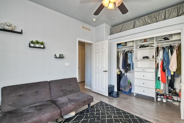 living room with hardwood / wood-style flooring and ceiling fan