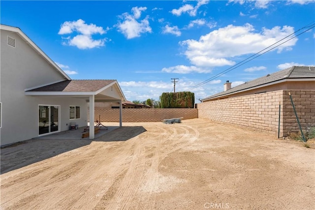 view of yard featuring a patio