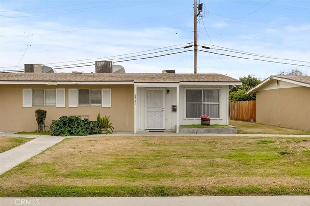 ranch-style home featuring a front yard