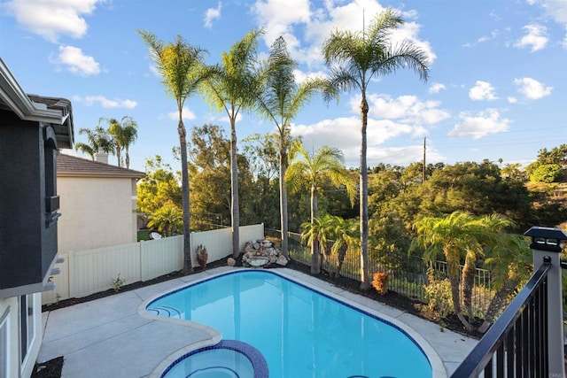 view of swimming pool