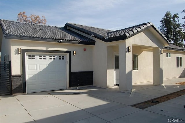 view of front of property featuring a garage