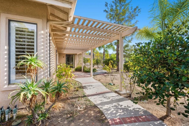 view of yard with a pergola