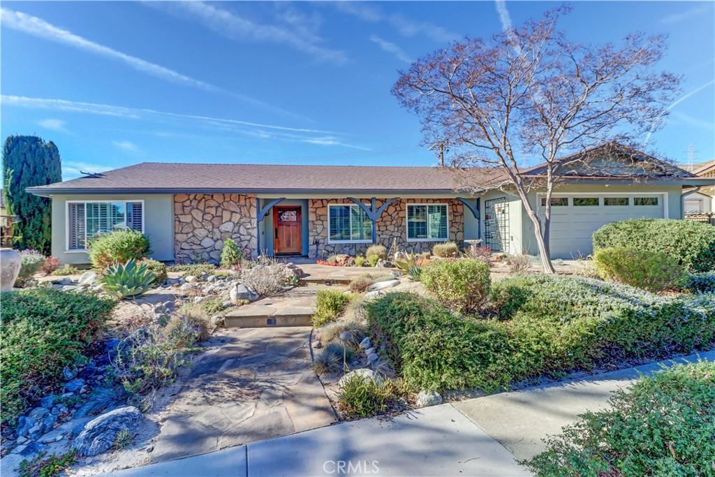 ranch-style home featuring a garage