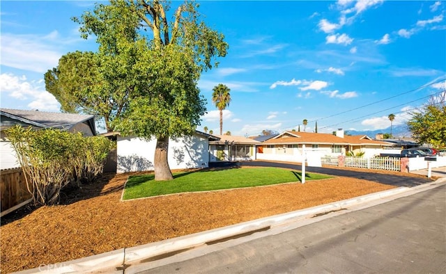 single story home with a front lawn