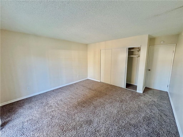 unfurnished bedroom featuring a textured ceiling and carpet flooring