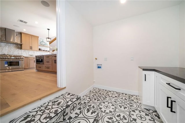 laundry area with washer hookup