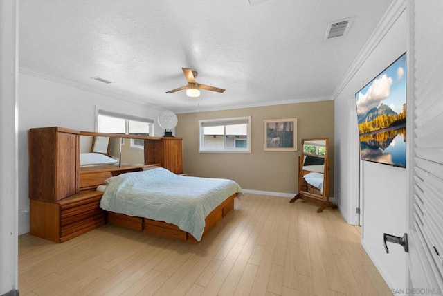 bedroom featuring ceiling fan, crown molding, and light hardwood / wood-style floors