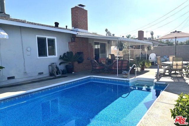 view of swimming pool featuring a patio