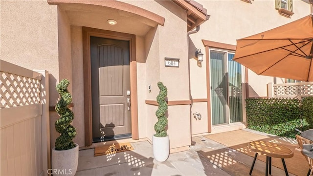 entrance to property featuring a patio