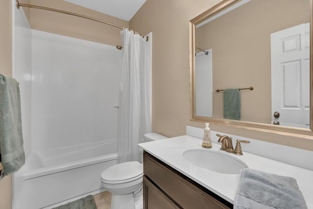 full bathroom featuring shower / bath combo with shower curtain, toilet, and vanity