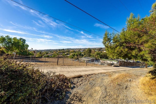 view of yard featuring a rural view