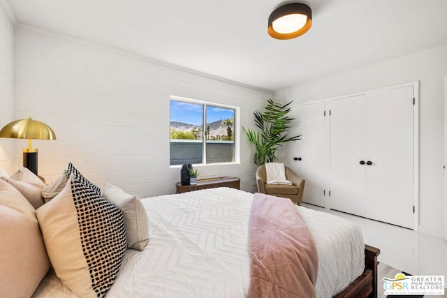 bedroom with a closet